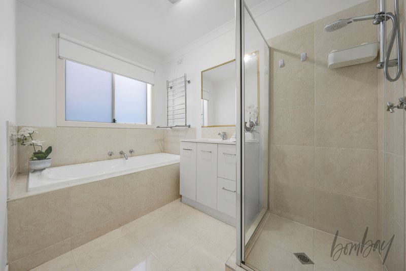 Photo - 18 Hilton Street, Craigieburn VIC 3064 - Image 15