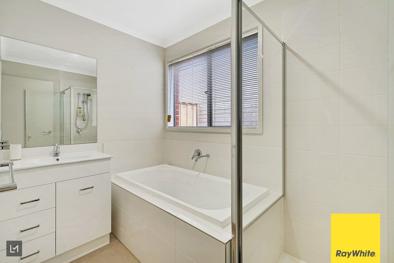 Photo - 18 Hodgson Avenue, Tarneit VIC 3029 - Image 17