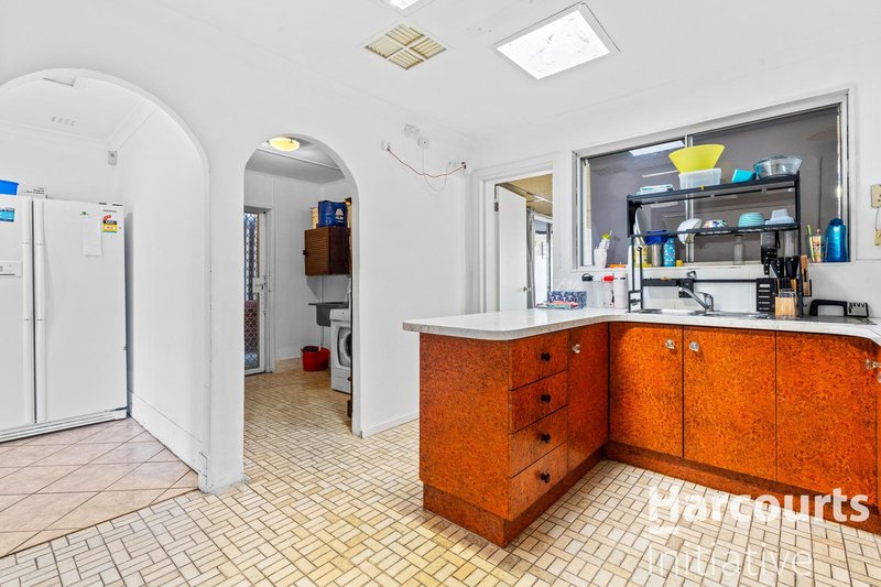Photo - 18 Hollingsworth Avenue, Koondoola WA 6064 - Image 3