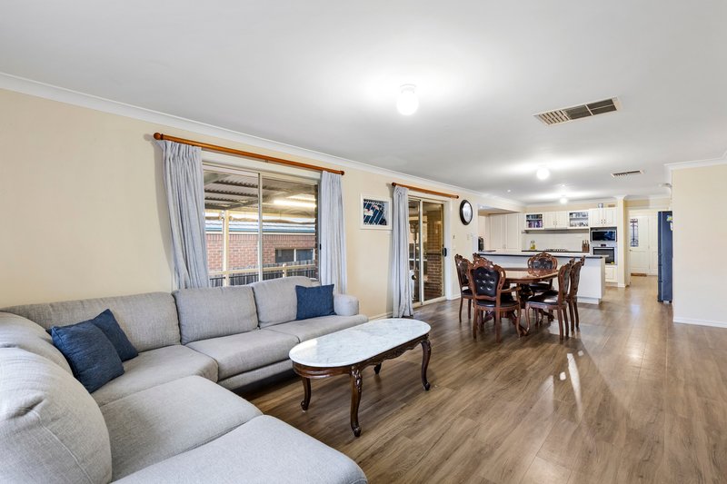 Photo - 18 Honeyeater Terrace, South Morang VIC 3752 - Image 2
