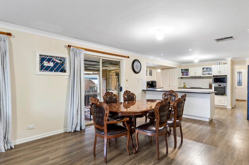 Photo - 18 Honeyeater Terrace, South Morang VIC 3752 - Image 3
