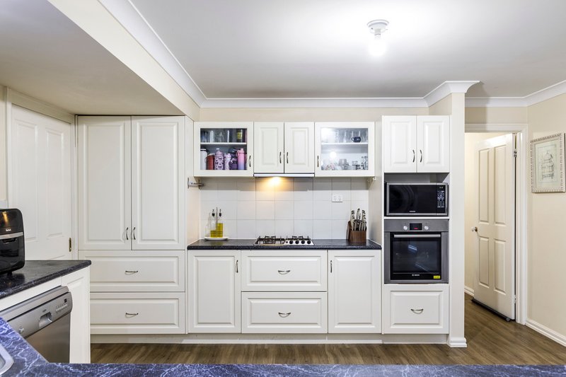 Photo - 18 Honeyeater Terrace, South Morang VIC 3752 - Image 5