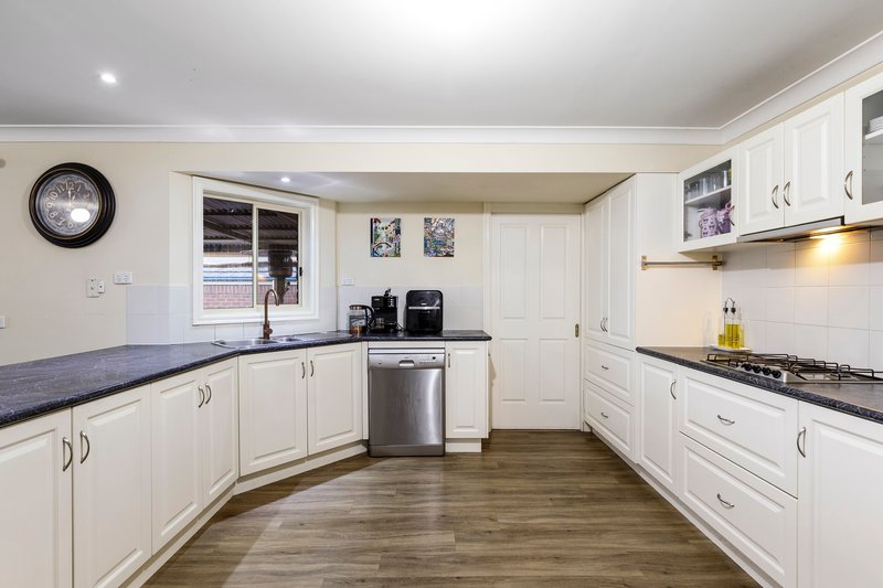 Photo - 18 Honeyeater Terrace, South Morang VIC 3752 - Image 6
