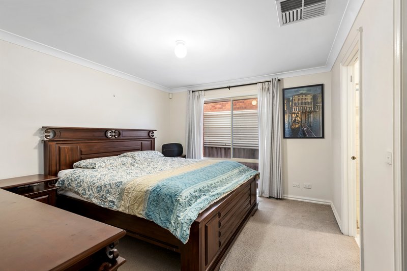 Photo - 18 Honeyeater Terrace, South Morang VIC 3752 - Image 9