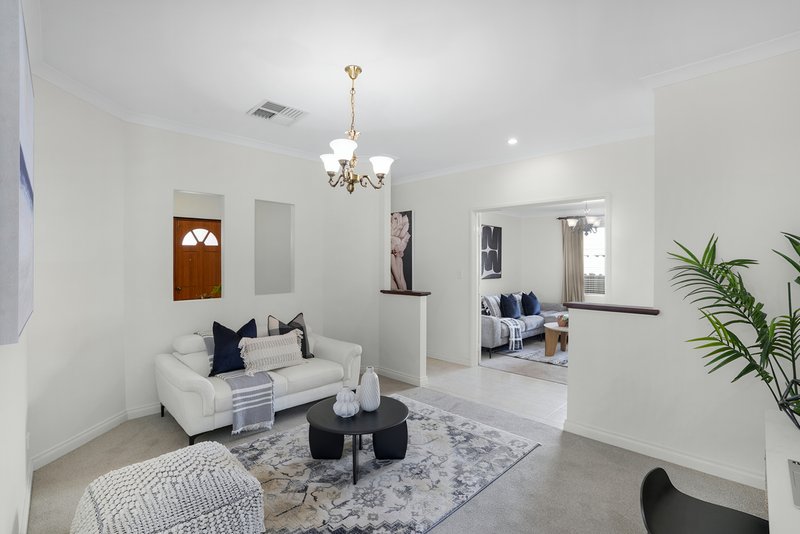 Photo - 18 Honeymyrtle Turn, Stirling WA 6021 - Image 3