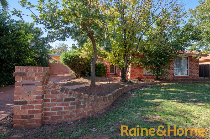 18 Hopkins Parade, Dubbo NSW 2830