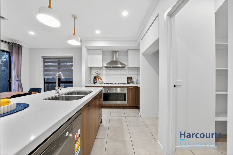 Photo - 18 Horatio Street, Point Cook VIC 3030 - Image 11