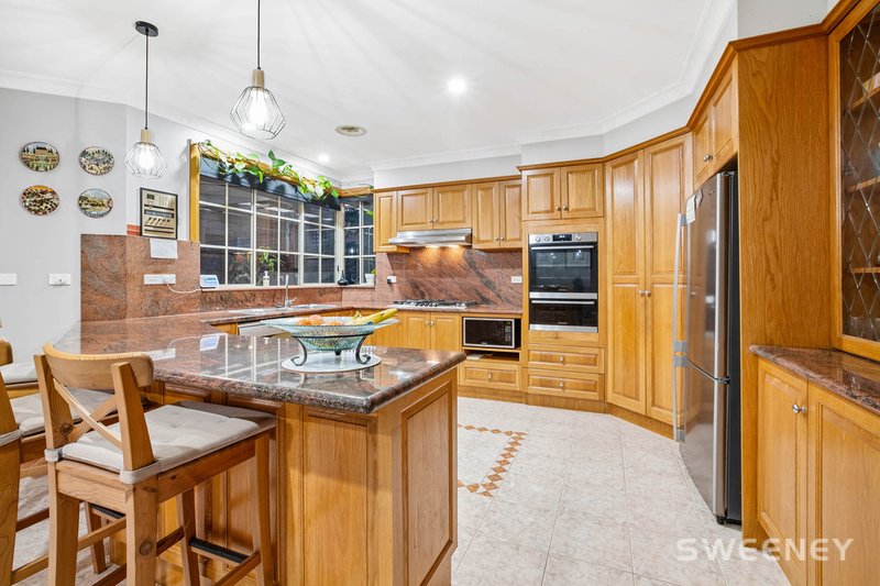 Photo - 18 Hosie Street, Altona Meadows VIC 3028 - Image 5