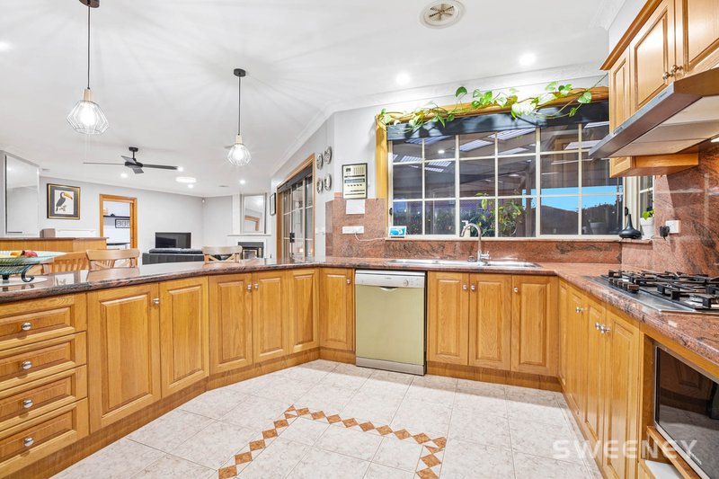 Photo - 18 Hosie Street, Altona Meadows VIC 3028 - Image 6