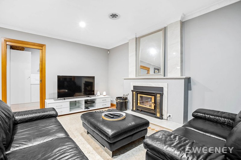 Photo - 18 Hosie Street, Altona Meadows VIC 3028 - Image 8