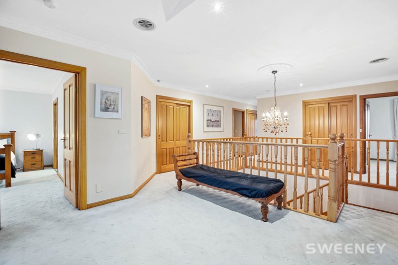 Photo - 18 Hosie Street, Altona Meadows VIC 3028 - Image 9