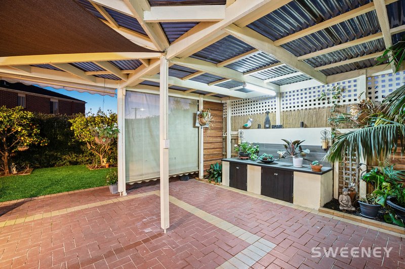 Photo - 18 Hosie Street, Altona Meadows VIC 3028 - Image 12