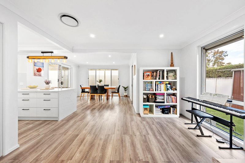 Photo - 18 Hosking Avenue, West Hoxton NSW 2171 - Image 3