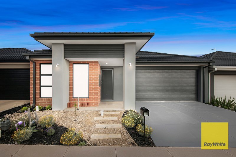 Photo - 18 Houdini Drive, Tarneit VIC 3029 - Image 2