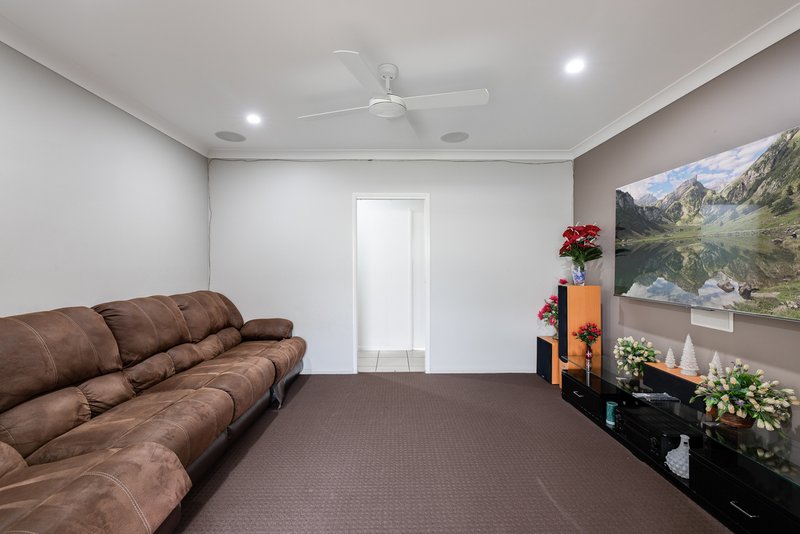 Photo - 18 Howard Street, Middle Ridge QLD 4350 - Image 4