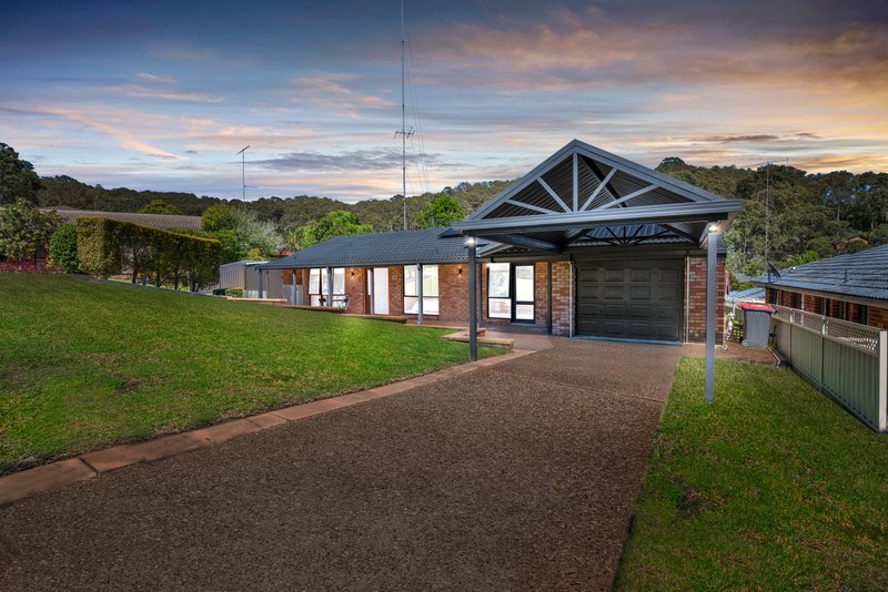 18 Huntington Close, Eleebana NSW 2282