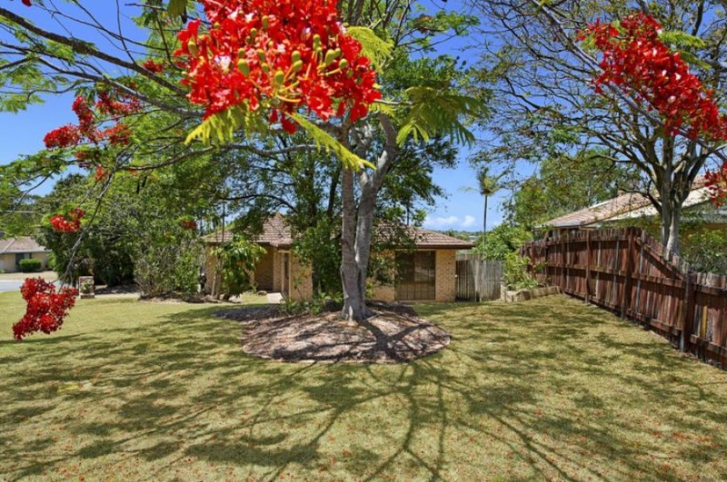 Photo - 18 Huntington Drive, Kallangur QLD 4503 - Image 2