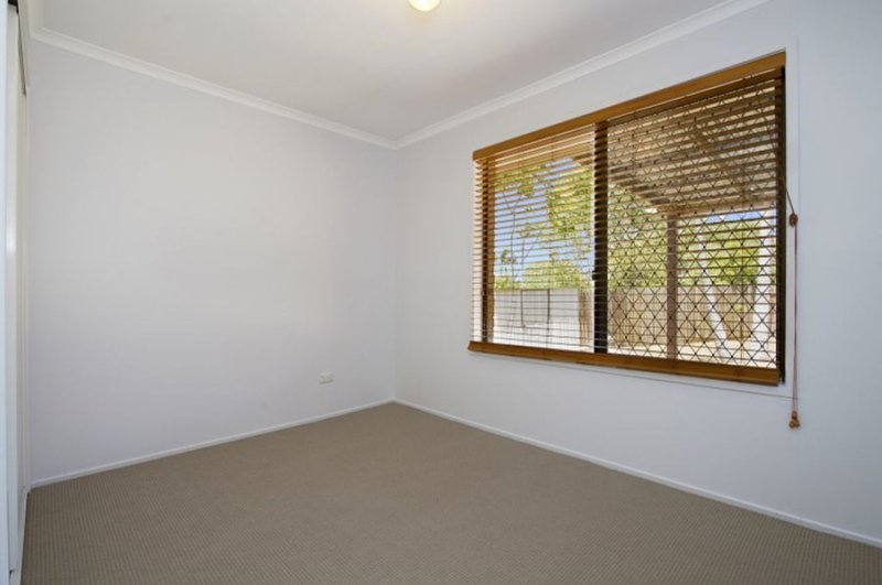 Photo - 18 Huntington Drive, Kallangur QLD 4503 - Image 12