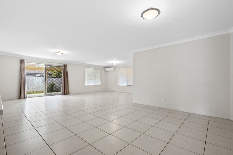 Photo - 18 Huron Place, Narangba QLD 4504 - Image 6