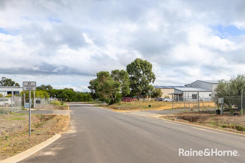 Photo - 18 Ilmenite Crescent, Capel WA 6271 - Image 4