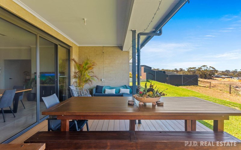 Photo - 18 Imperial Circuit, Victor Harbor SA 5211 - Image 12