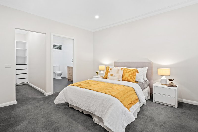 Photo - 18 Inverloch Street, Box Hill South VIC 3128 - Image 6