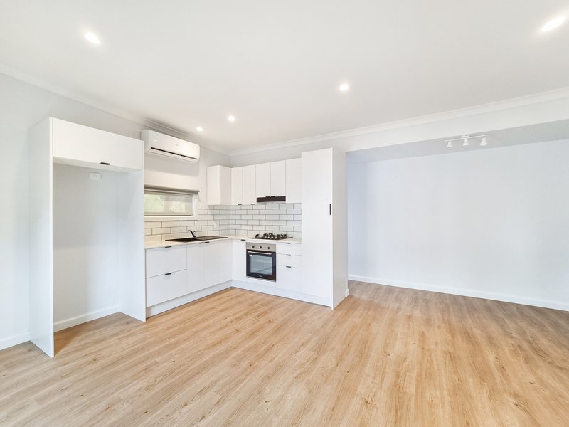 Photo - 1/8 Iona Avenue, Belmont VIC 3216 - Image 5