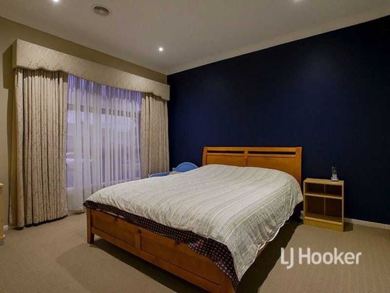 Photo - 18 Ionian Way, Point Cook VIC 3030 - Image 4