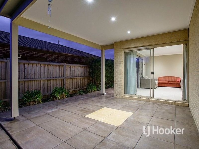 Photo - 18 Ionian Way, Point Cook VIC 3030 - Image 8