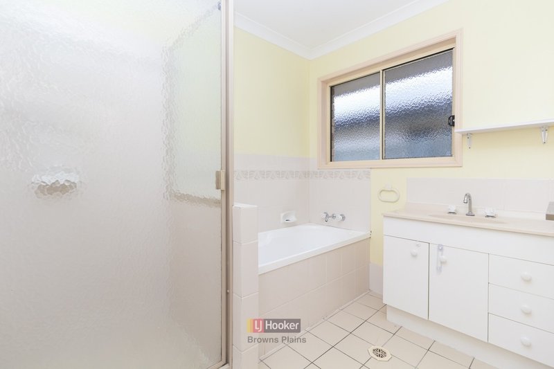 Photo - 18 Isaac Court, Hillcrest QLD 4118 - Image 6