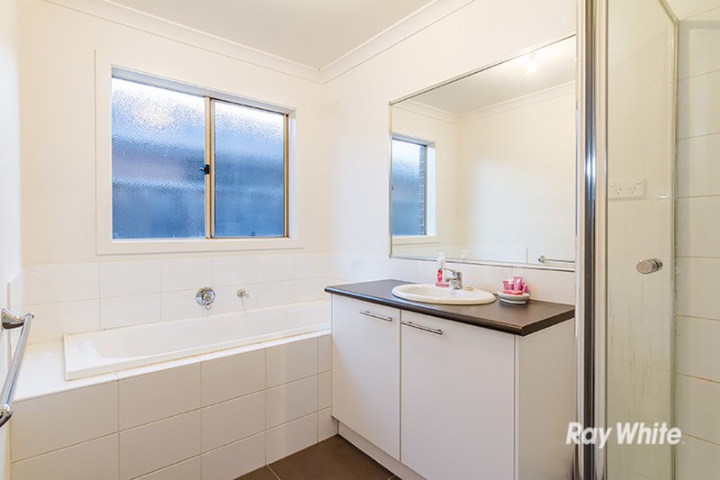 Photo - 18 Islington Ave , Cranbourne North VIC 3977 - Image 4