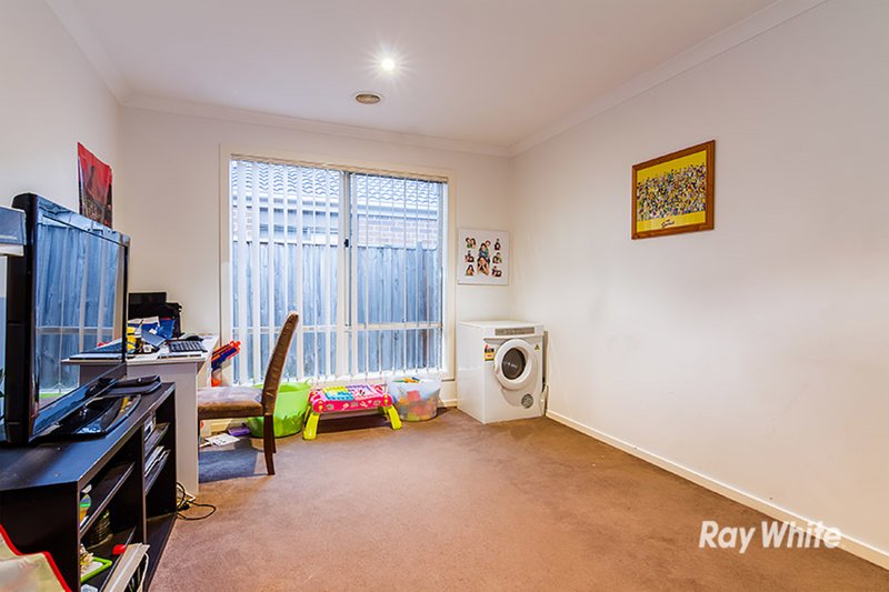 Photo - 18 Islington Ave , Cranbourne North VIC 3977 - Image 5