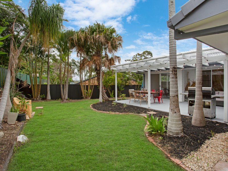 Photo - 18 Issell Place, Highland Park QLD 4211 - Image 1