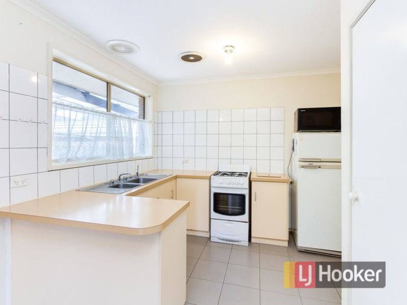 Photo - 18 Ivan Crescent, Hampton Park VIC 3976 - Image 2