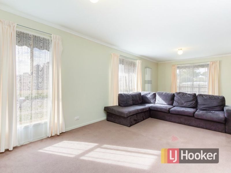 Photo - 18 Ivan Crescent, Hampton Park VIC 3976 - Image 4