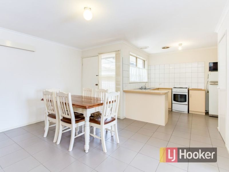 Photo - 18 Ivan Crescent, Hampton Park VIC 3976 - Image 5