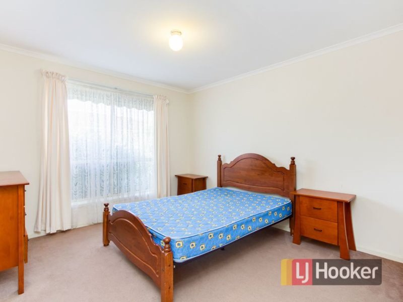 Photo - 18 Ivan Crescent, Hampton Park VIC 3976 - Image 7