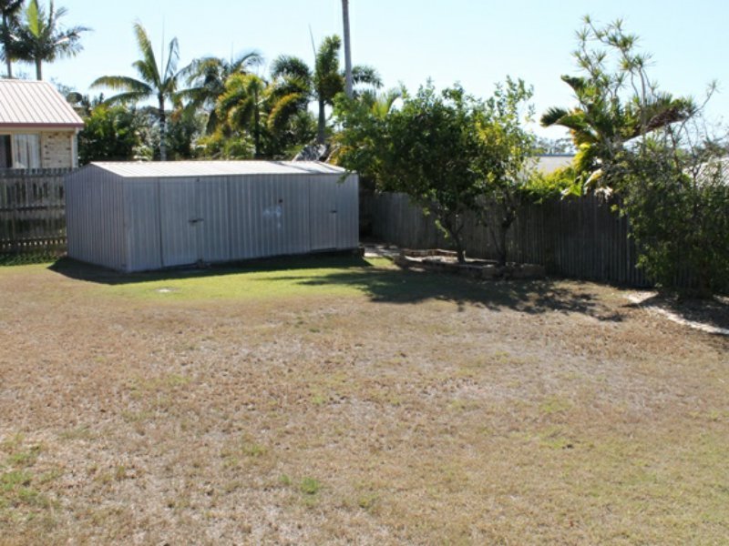 Photo - 18 Jarrah Drive, Boyne Island QLD 4680 - Image 7