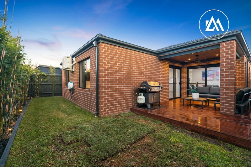 Photo - 18 Jeepster Way, Cranbourne South VIC 3977 - Image 22