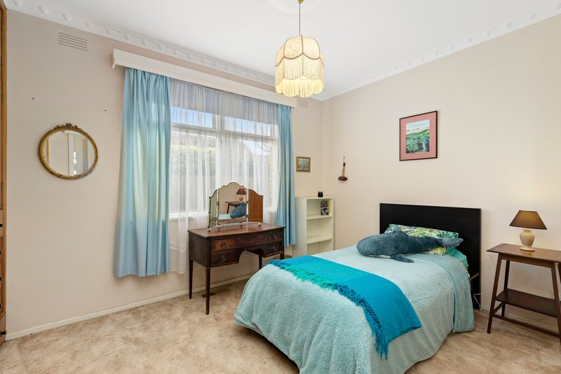 Photo - 18 Jennifer Street, Cheltenham VIC 3192 - Image 11