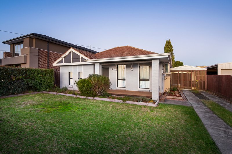 Photo - 18 Jennifer Street, Fawkner VIC 3060 - Image 2