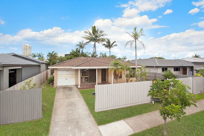 Photo - 18 Joan St , Burleigh Waters QLD 4220 - Image 3