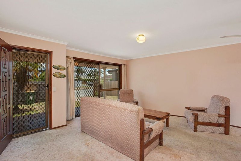 Photo - 18 Joan St , Burleigh Waters QLD 4220 - Image 10