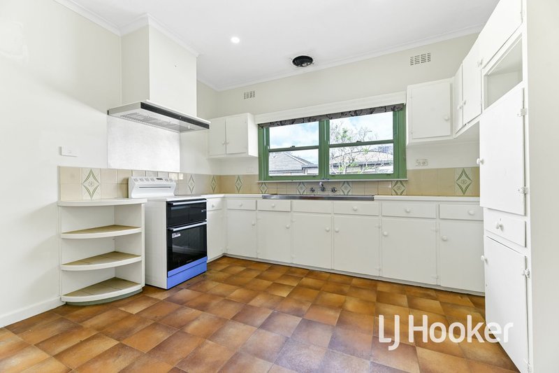 Photo - 18 John Street, Pakenham VIC 3810 - Image 3