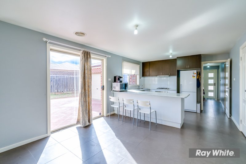 Photo - 18 Joybells Crescent, Tarneit VIC 3029 - Image 6