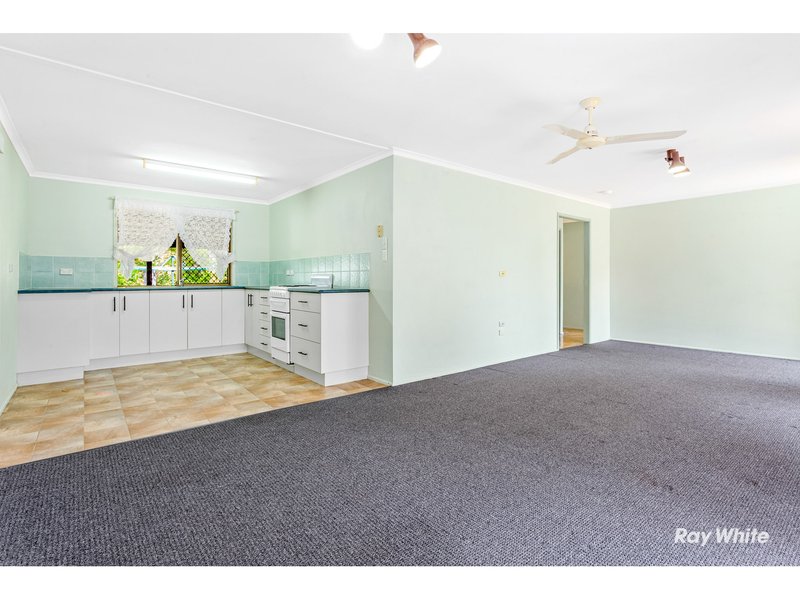 Photo - 18 Joyce Avenue, Lammermoor QLD 4703 - Image 5