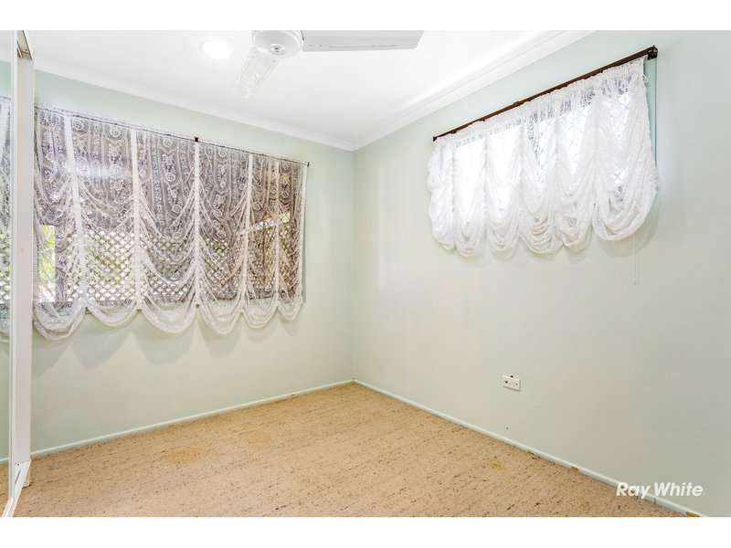 Photo - 18 Joyce Avenue, Lammermoor QLD 4703 - Image 10