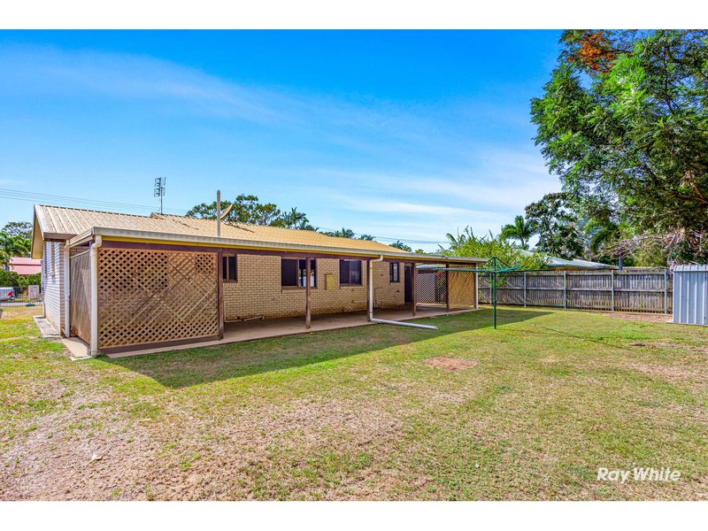 Photo - 18 Joyce Avenue, Lammermoor QLD 4703 - Image 11