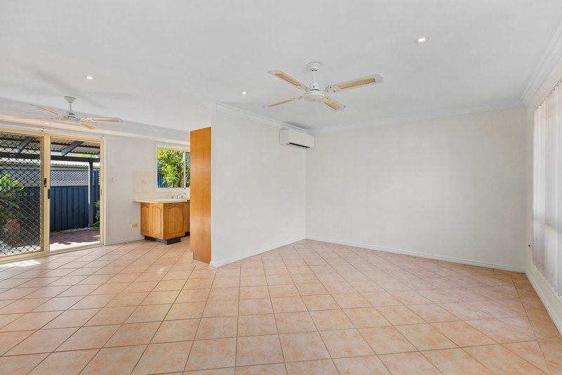 Photo - 1/8 Junction Road, Terrigal NSW 2260 - Image 3