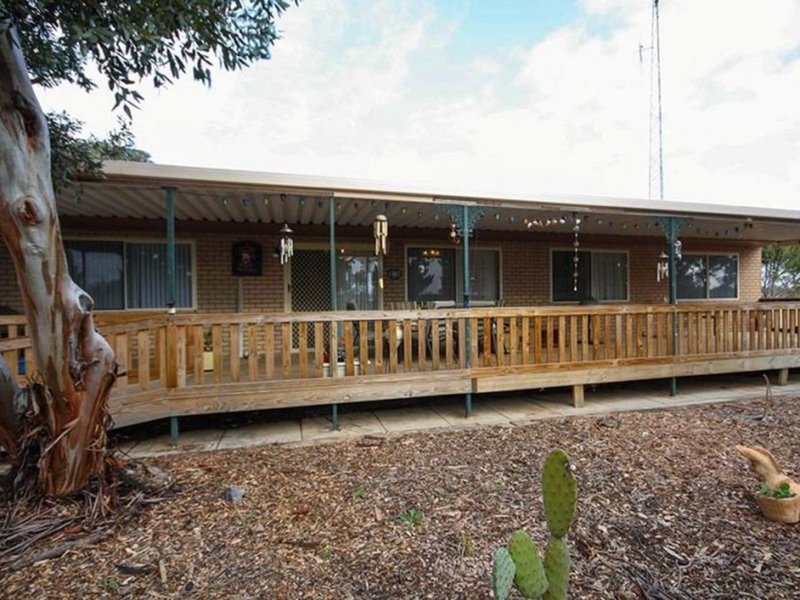 Photo - 18 Kadina Road, Moonta SA 5558 - Image 2